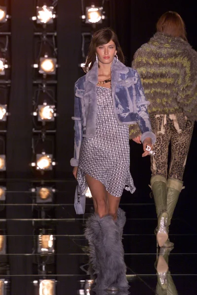 Look 16